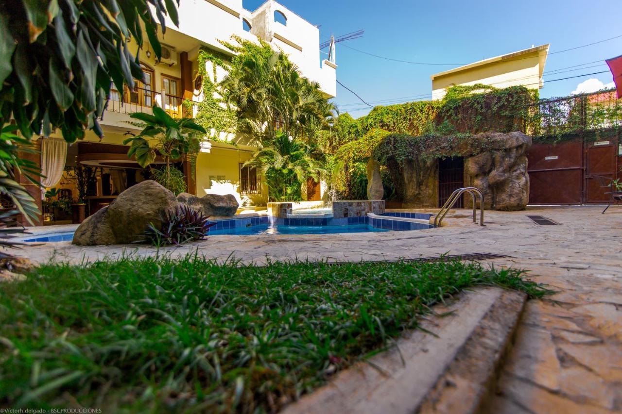 Hotel Quinta Maya Flores Exterior foto