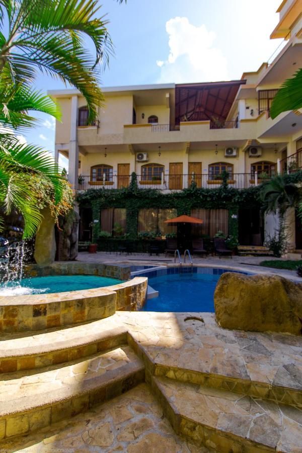 Hotel Quinta Maya Flores Exterior foto