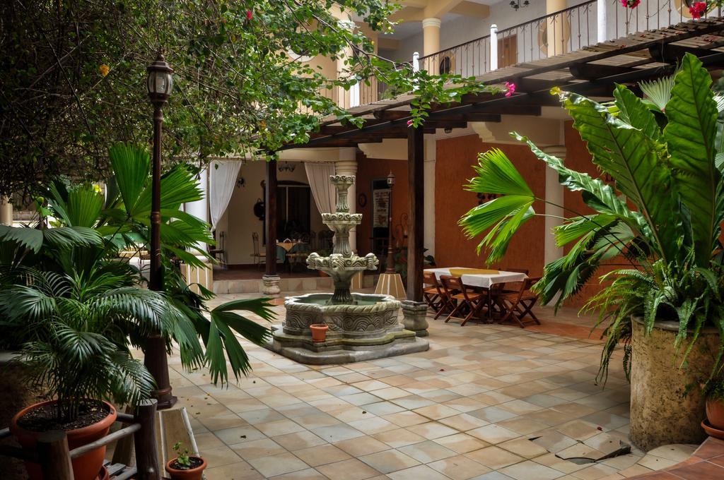 Hotel Quinta Maya Flores Exterior foto