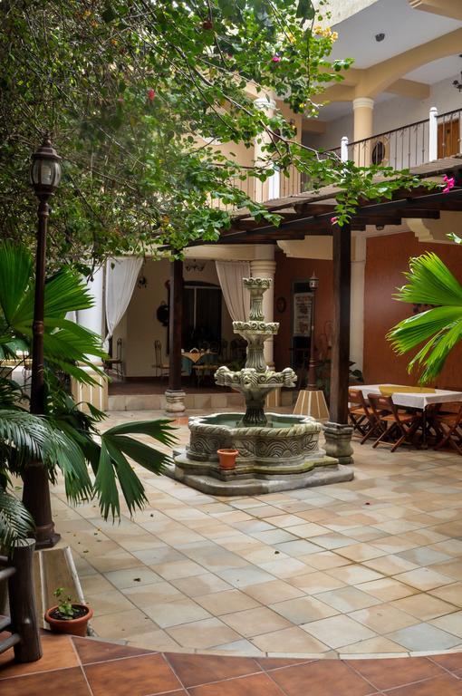 Hotel Quinta Maya Flores Exterior foto