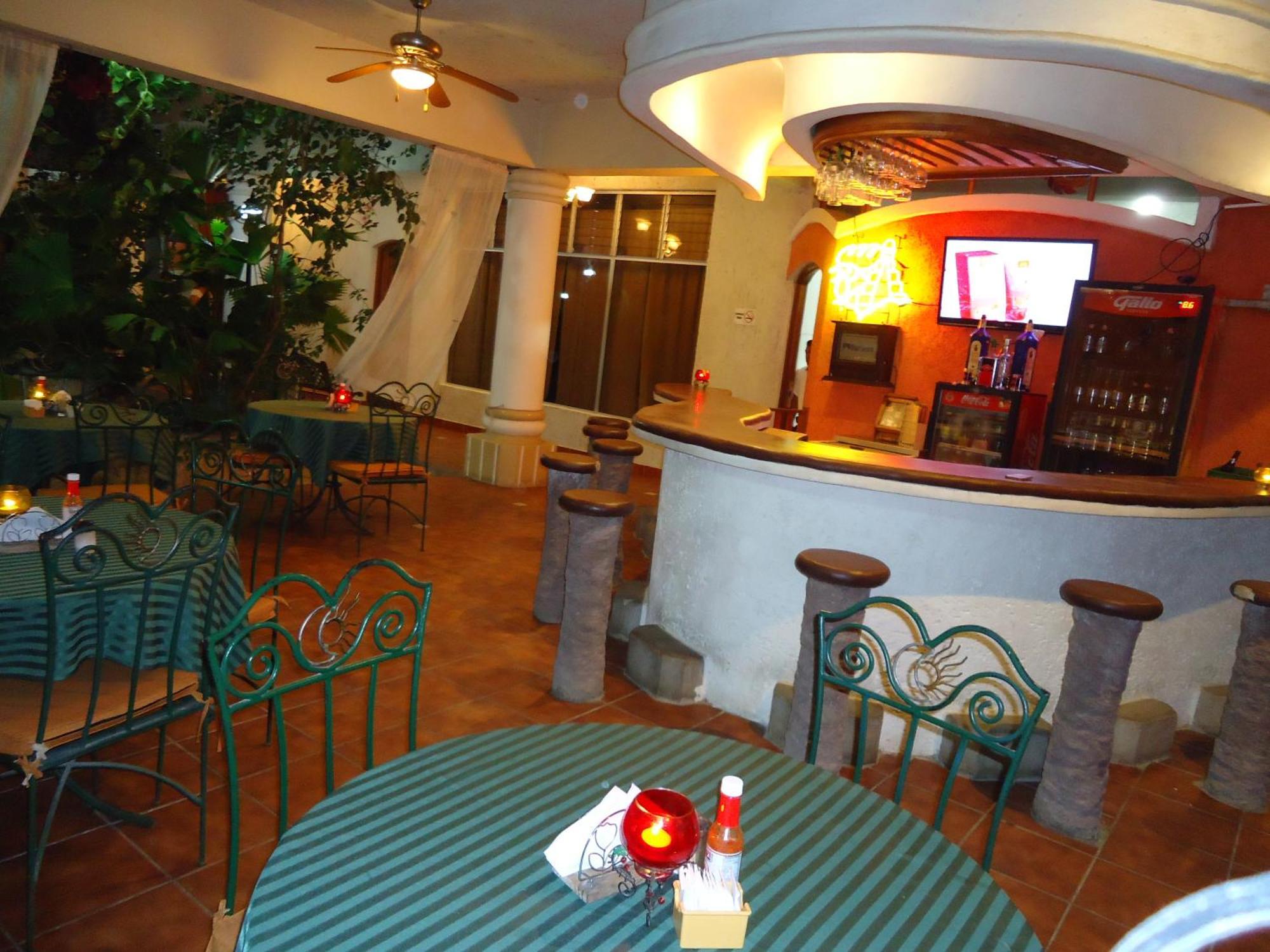 Hotel Quinta Maya Flores Exterior foto