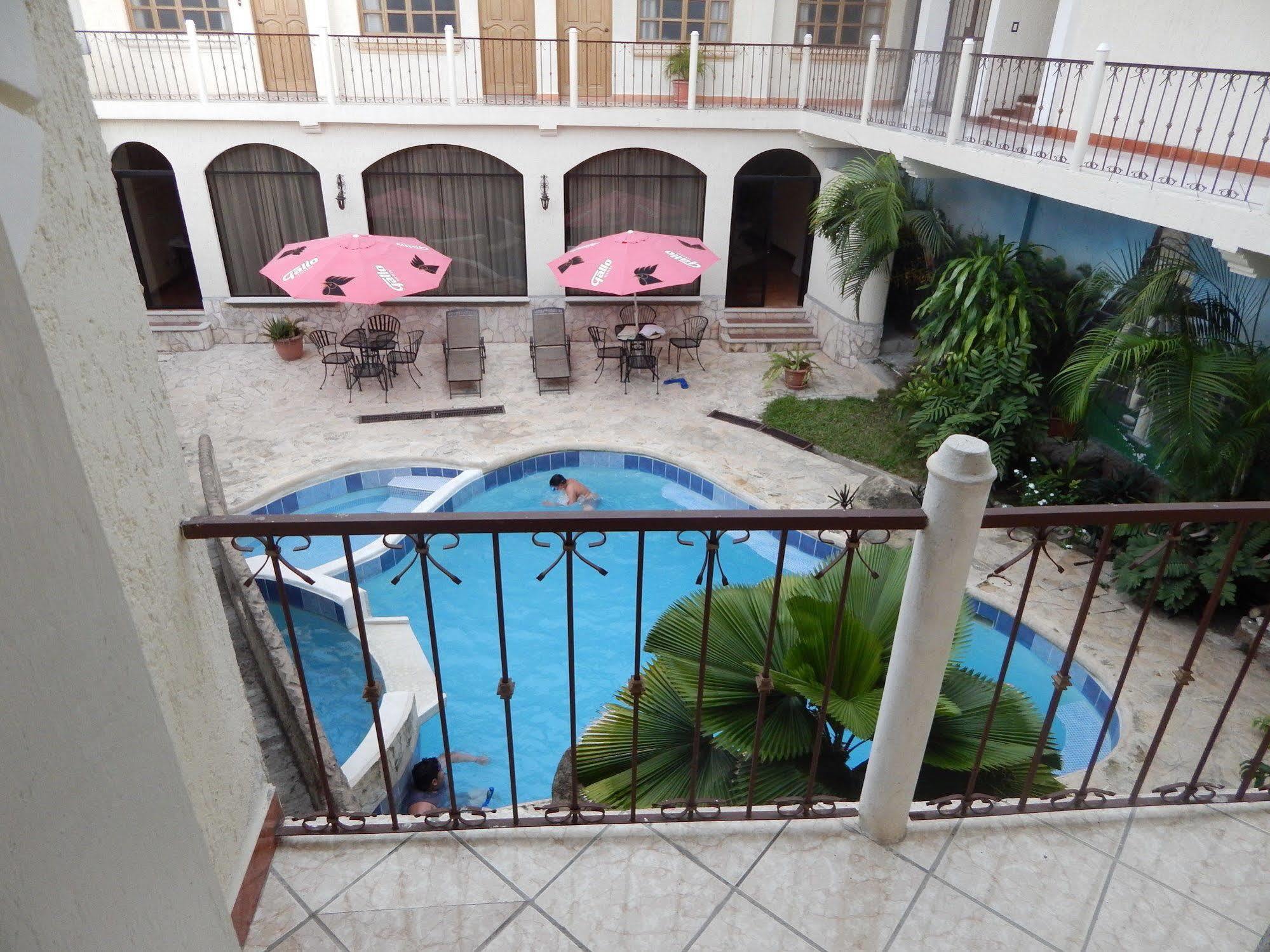 Hotel Quinta Maya Flores Exterior foto