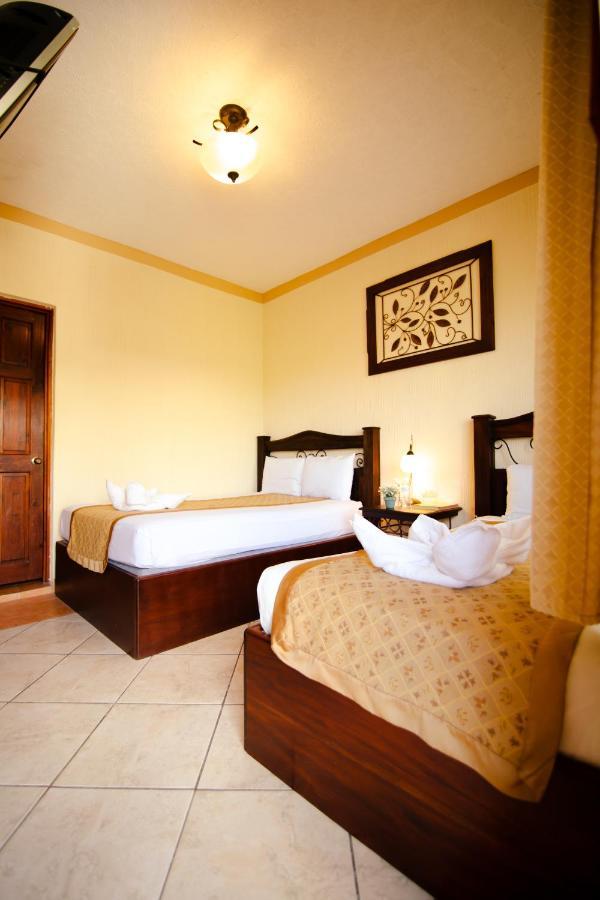 Hotel Quinta Maya Flores Exterior foto
